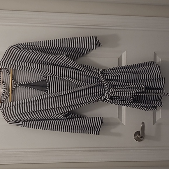 Marilyn Monroe Intimate Nightgown and Robe Set. - Picture 2 of 10